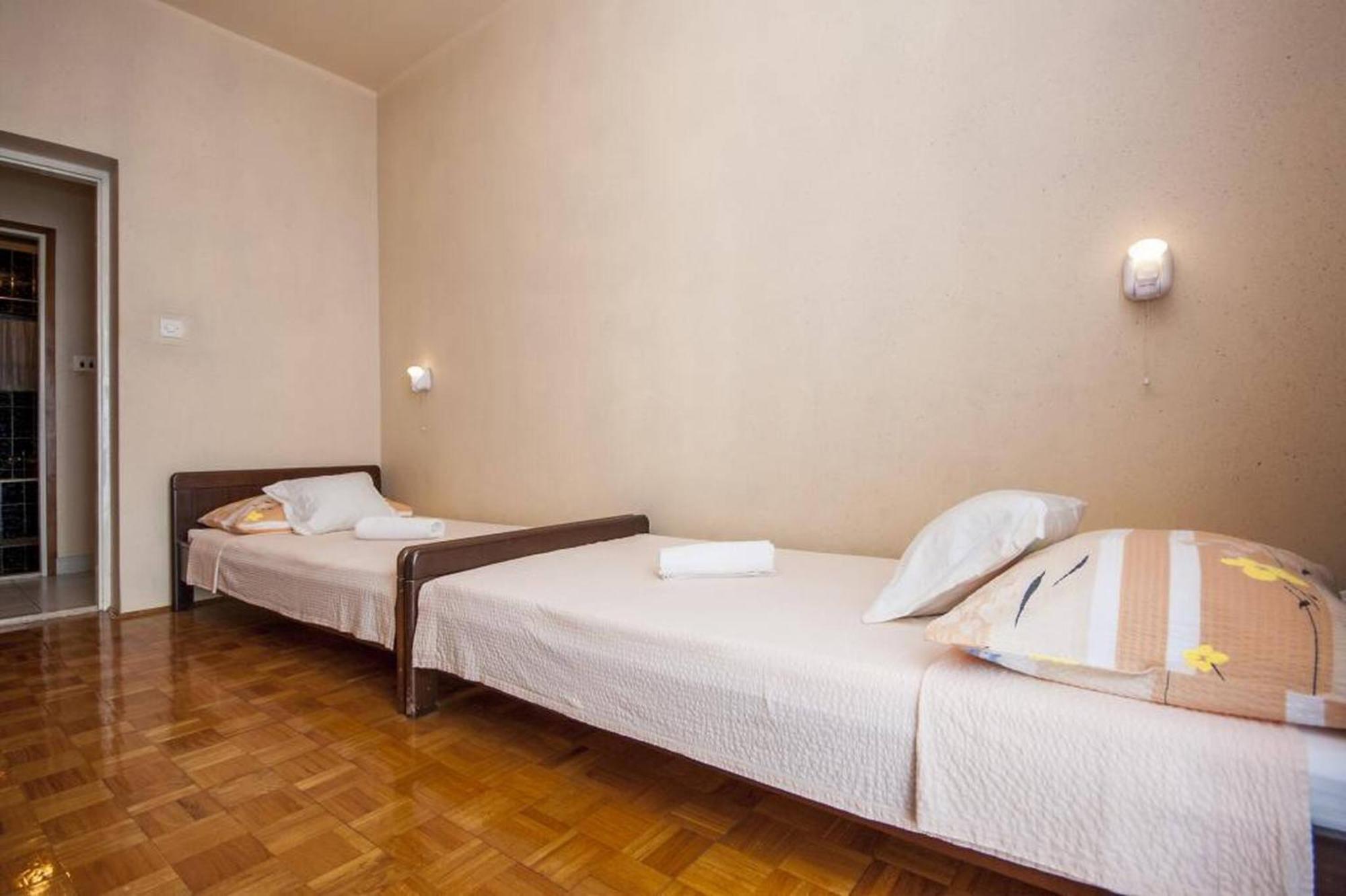 Apartments Zdenka โบรดาริตซา ภายนอก รูปภาพ